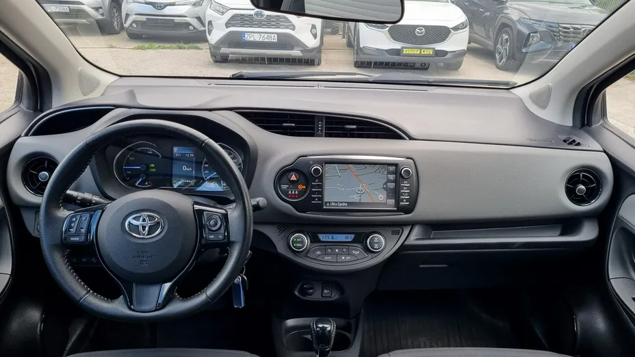 TOYOTA Yaris -