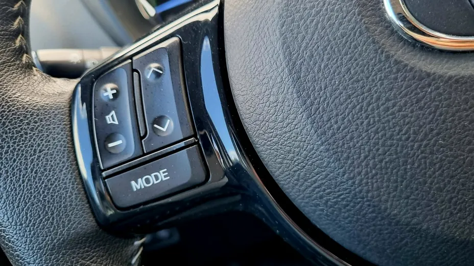 TOYOTA Yaris -