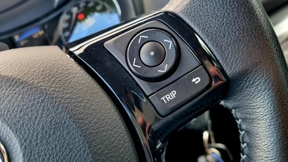 TOYOTA Yaris -