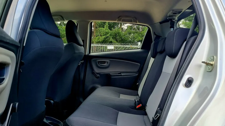 TOYOTA Yaris -