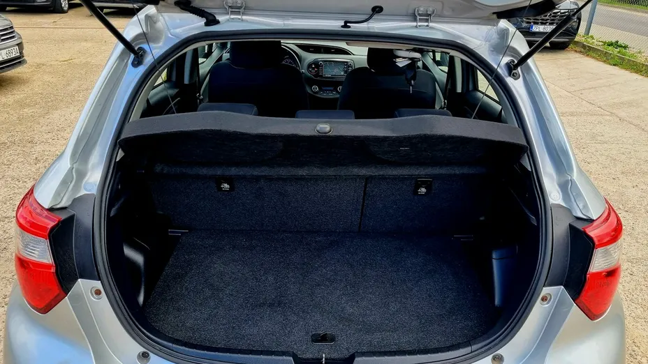 TOYOTA Yaris -