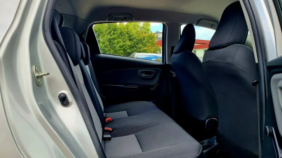 TOYOTA Yaris -