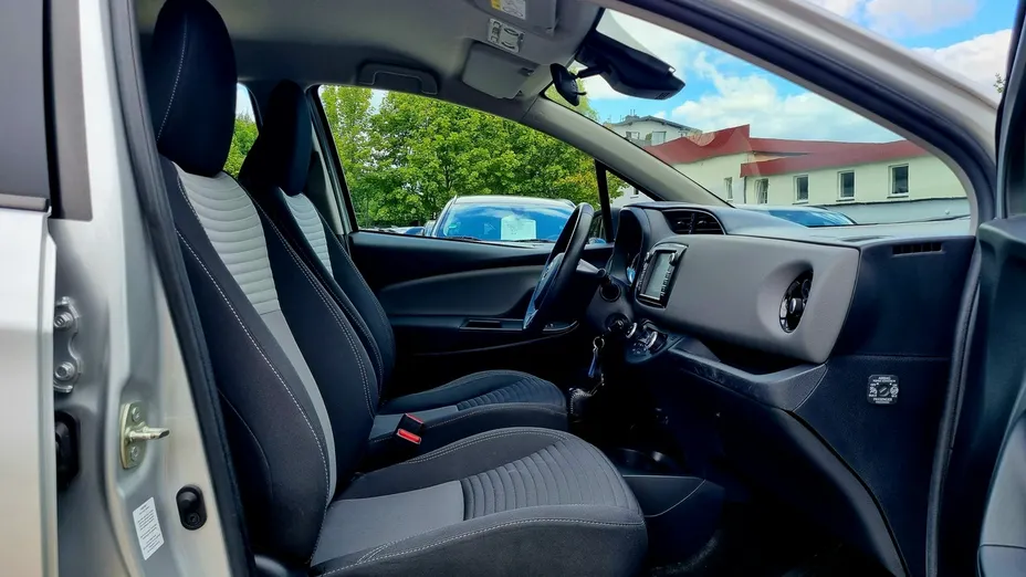 TOYOTA Yaris -