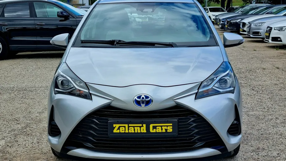 TOYOTA Yaris -