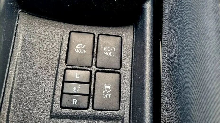 TOYOTA Yaris -