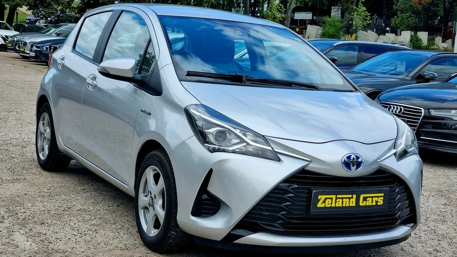 TOYOTA Yaris -