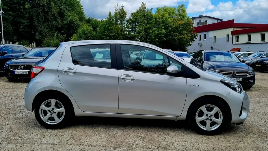 TOYOTA Yaris -