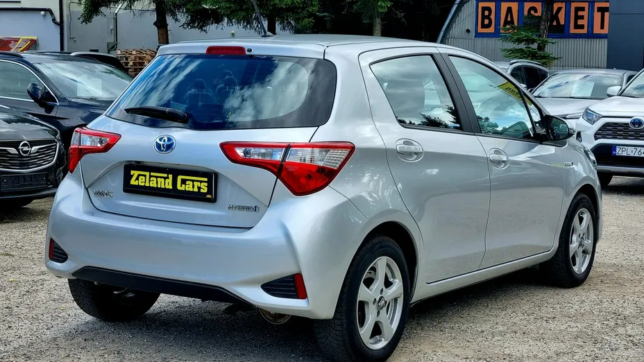 TOYOTA Yaris -
