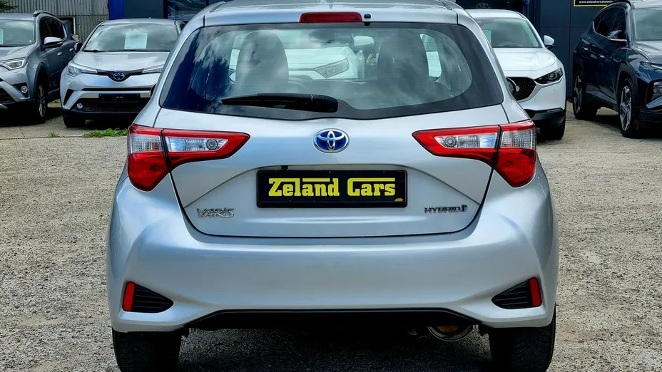 TOYOTA Yaris -