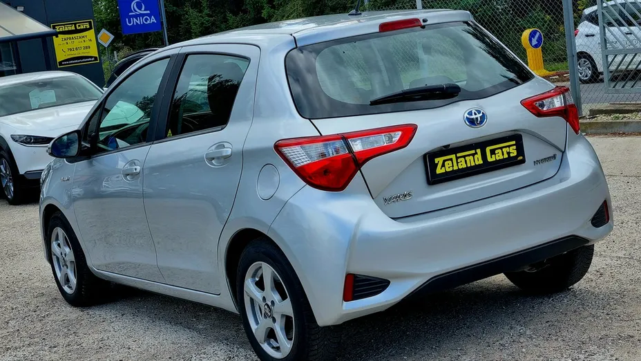 TOYOTA Yaris -