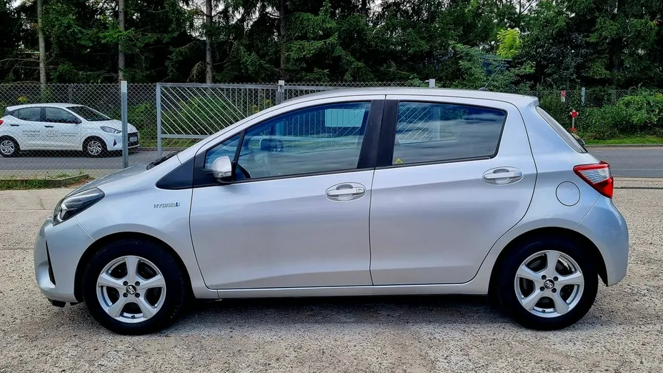 TOYOTA Yaris -