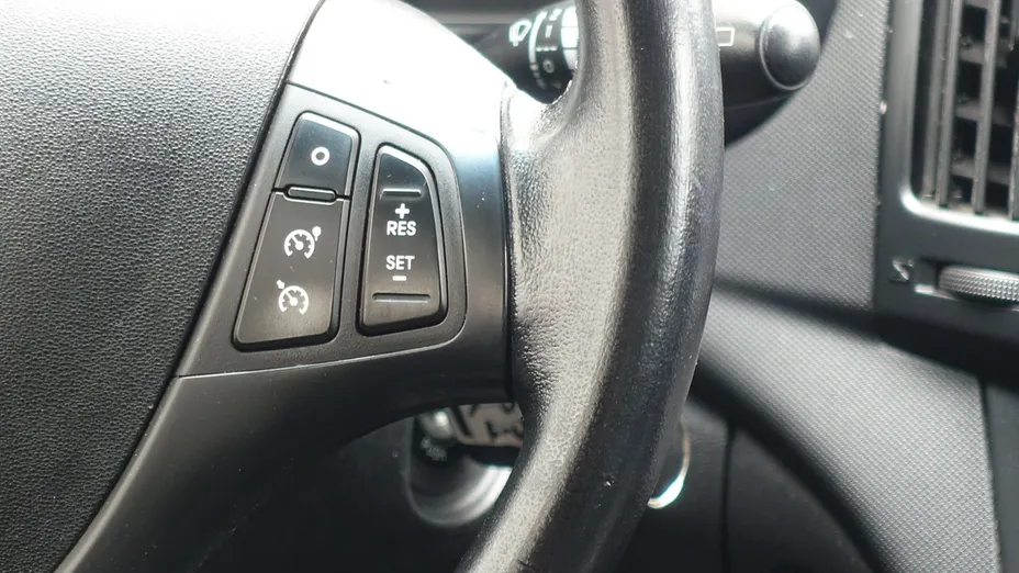 HYUNDAI i30 -
