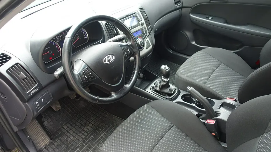 HYUNDAI i30 -