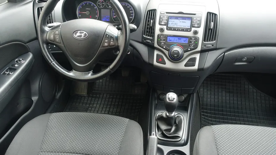 HYUNDAI i30 -