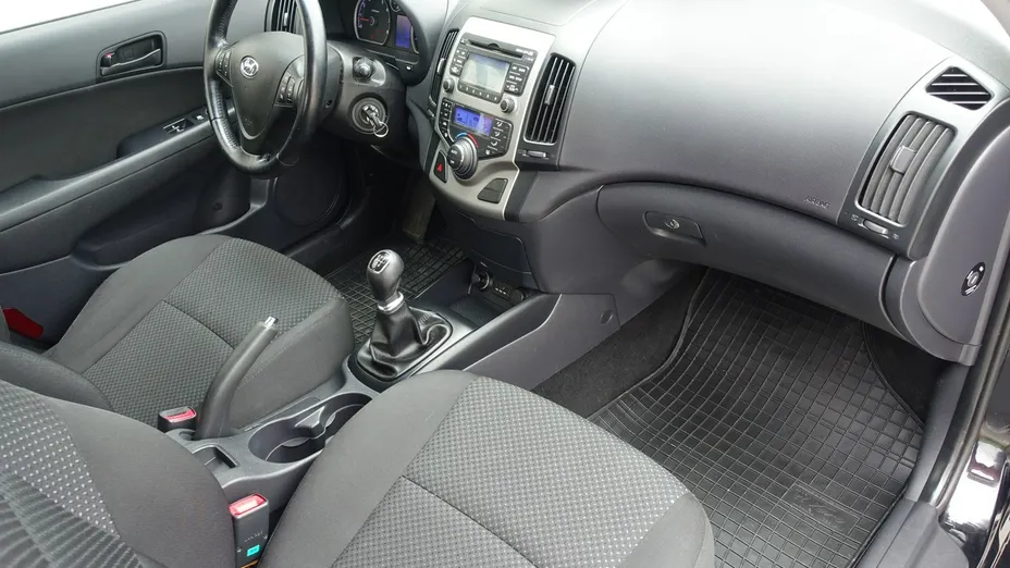 HYUNDAI i30 -