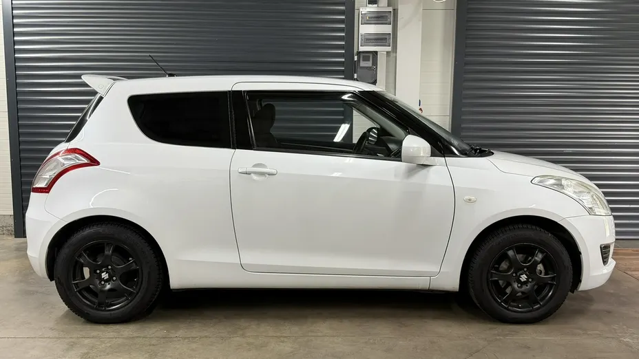 SUZUKI Swift -
