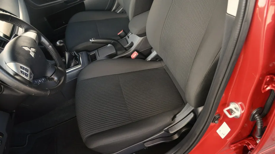 MITSUBISHI Lancer -