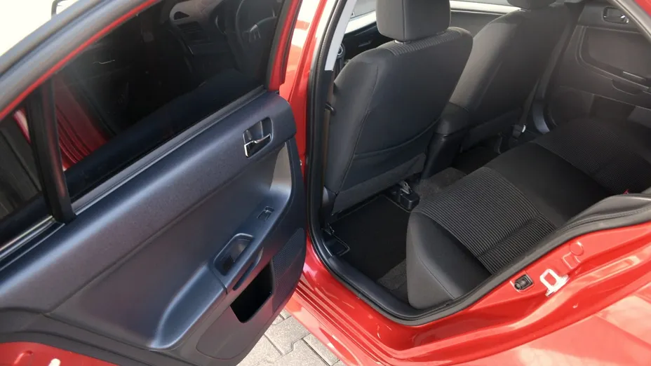 MITSUBISHI Lancer -