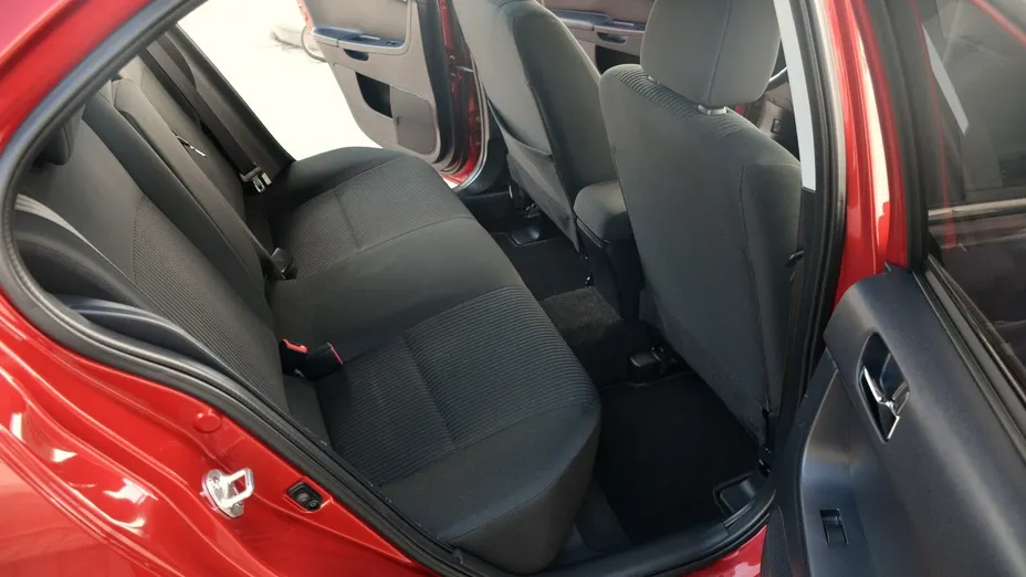 MITSUBISHI Lancer -