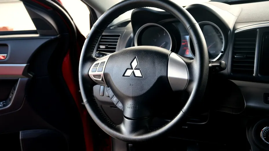 MITSUBISHI Lancer -