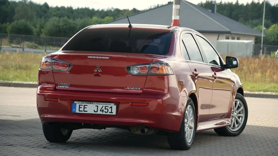 MITSUBISHI Lancer -