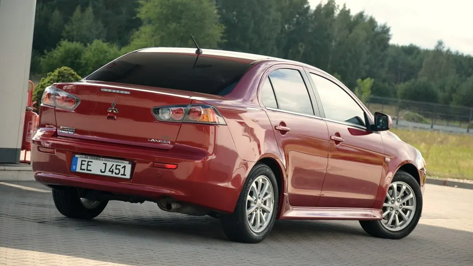 MITSUBISHI Lancer -