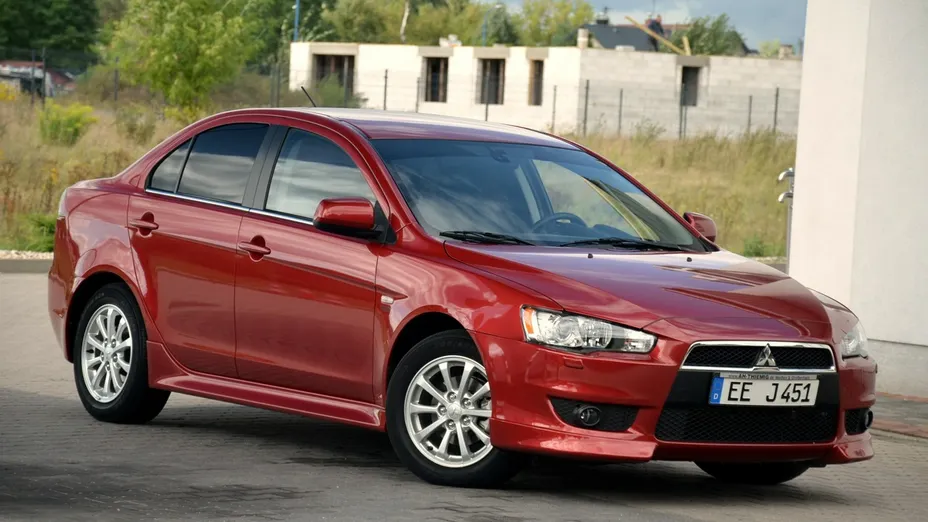 MITSUBISHI Lancer -