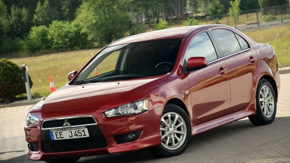 MITSUBISHI Lancer -