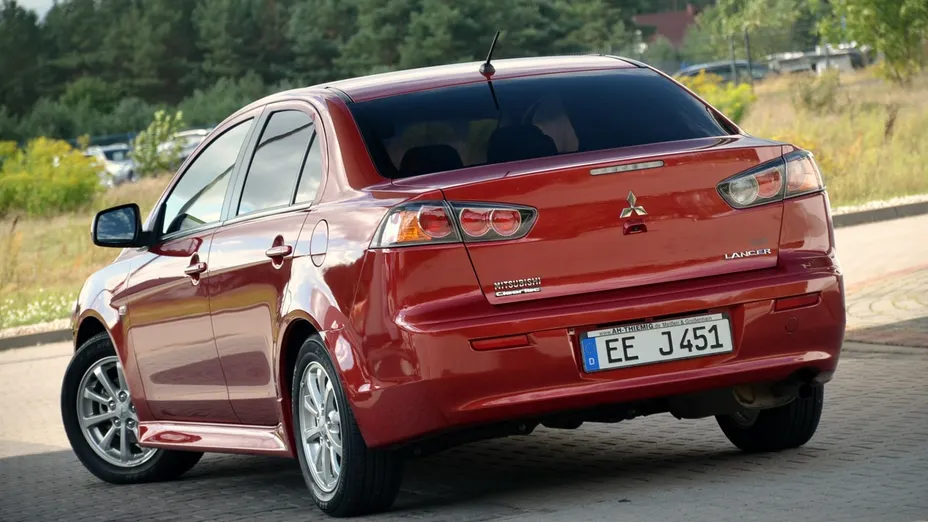 MITSUBISHI Lancer -