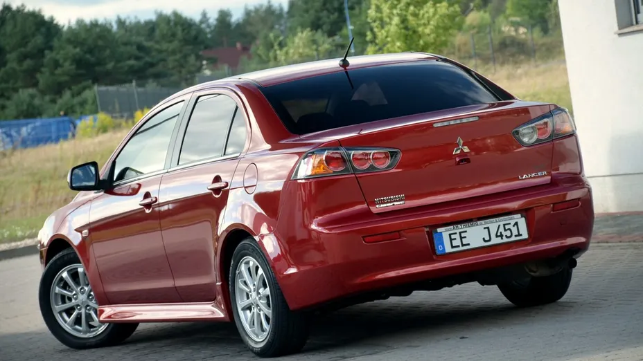 MITSUBISHI Lancer -