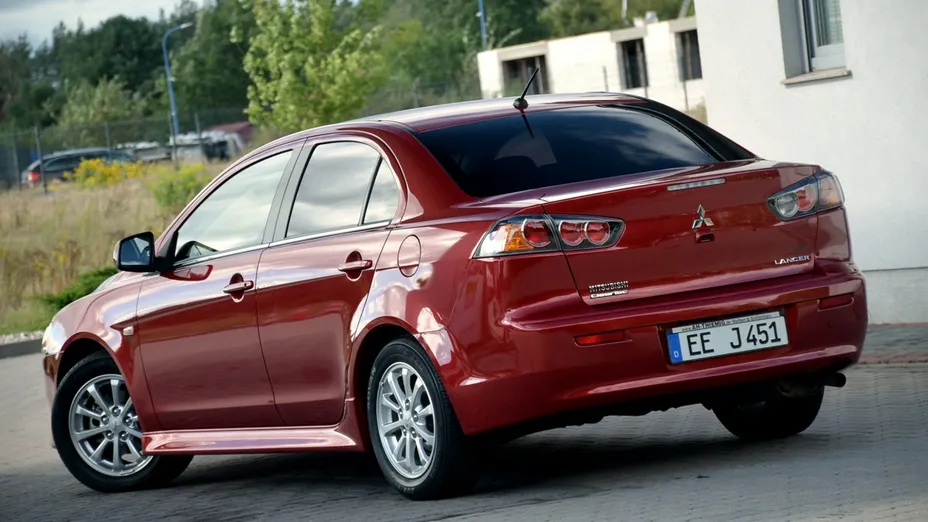 MITSUBISHI Lancer -