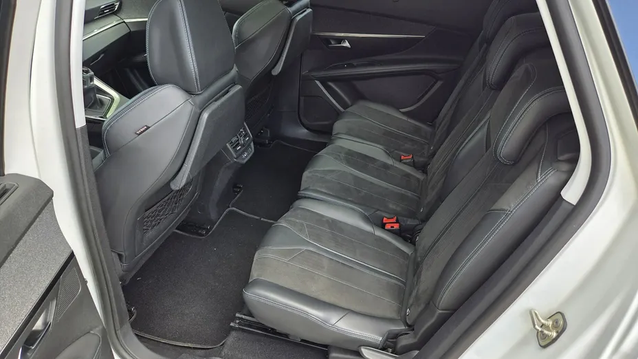 PEUGEOT 5008 -
