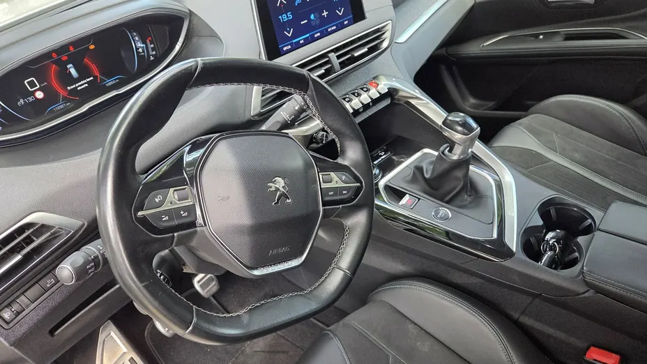 PEUGEOT 5008 -