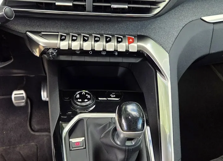 PEUGEOT 5008 -