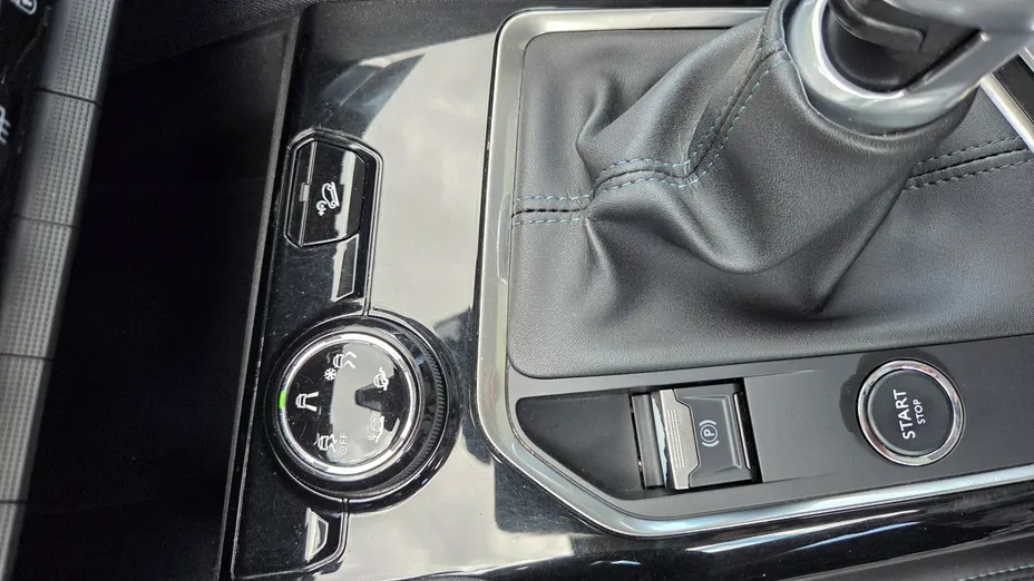 PEUGEOT 5008 -