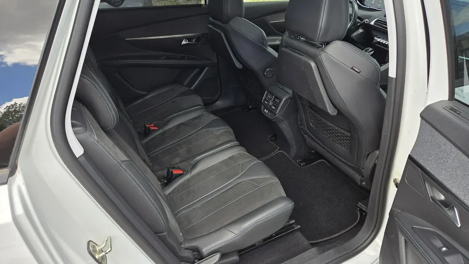 PEUGEOT 5008 -