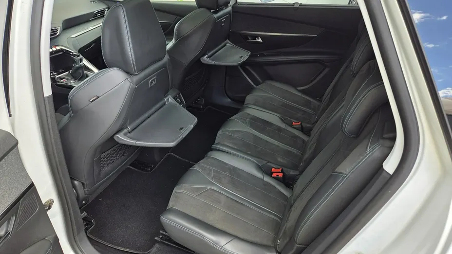 PEUGEOT 5008 -