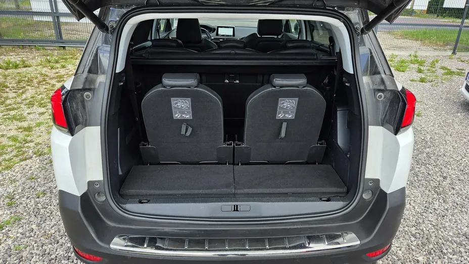PEUGEOT 5008 -