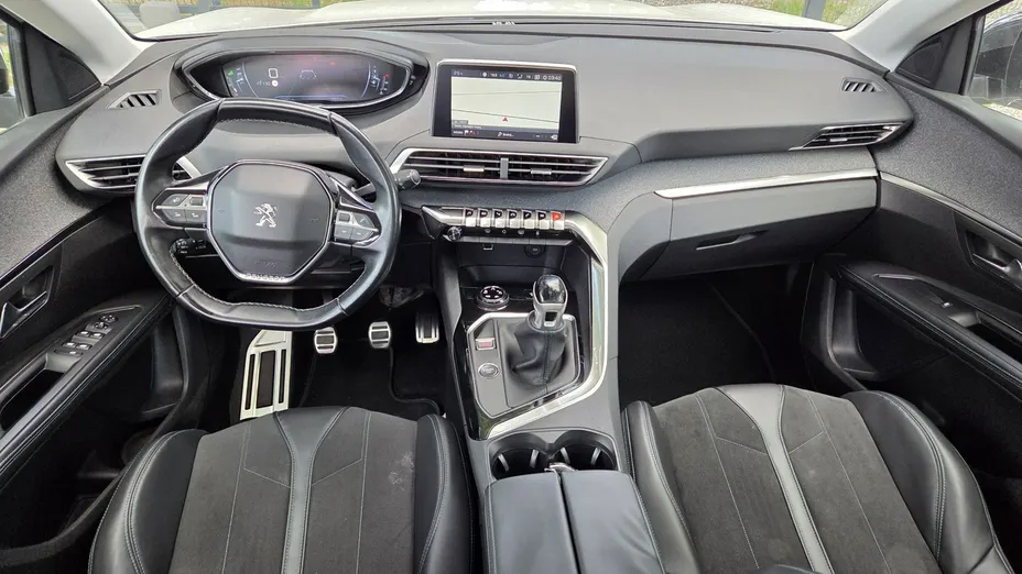PEUGEOT 5008 -