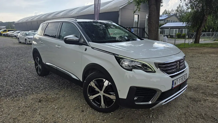 PEUGEOT 5008 -