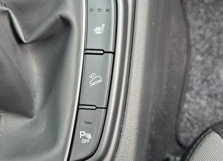 HYUNDAI Kona -