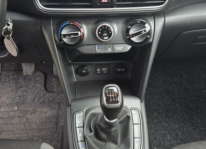 HYUNDAI Kona -