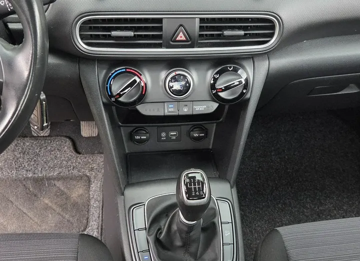 HYUNDAI Kona -