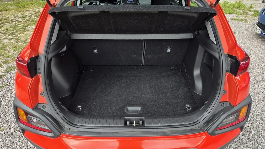 HYUNDAI Kona -