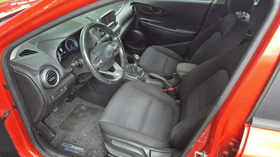 HYUNDAI Kona -