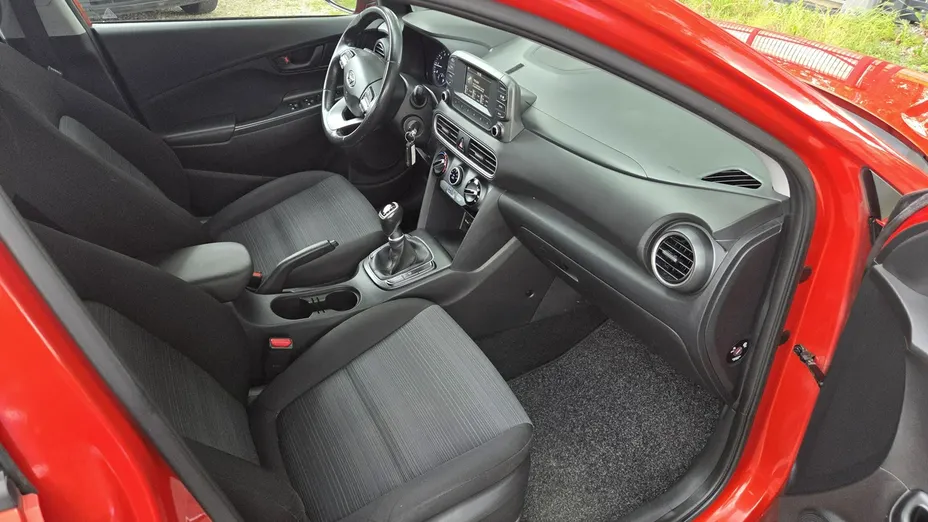 HYUNDAI Kona -
