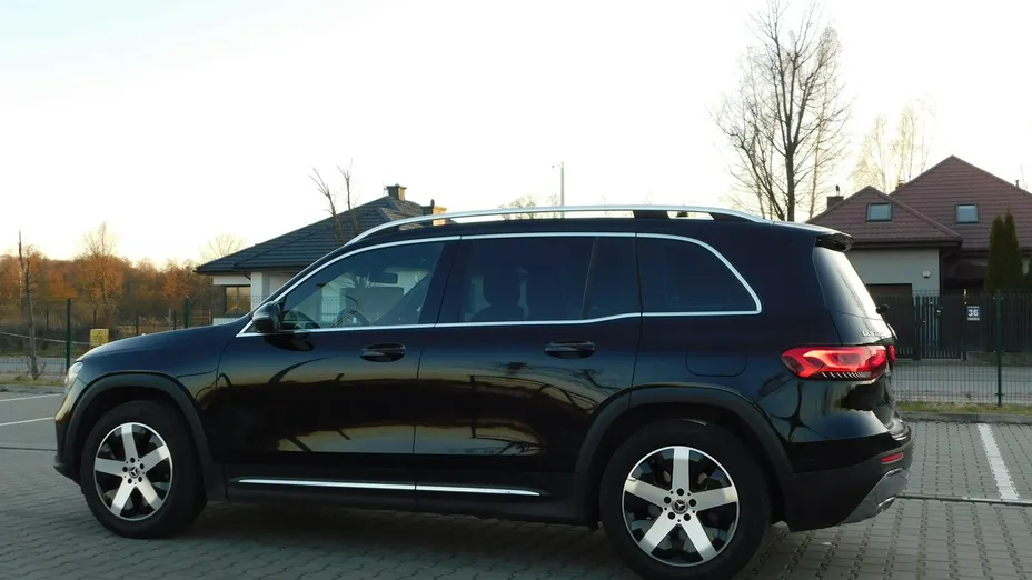 MERCEDES-BENZ GLB -