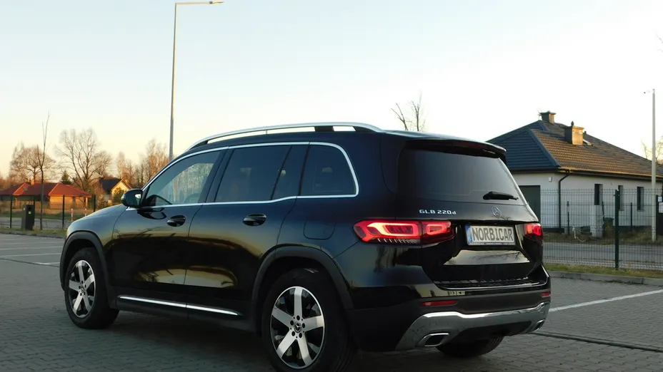 MERCEDES-BENZ GLB -