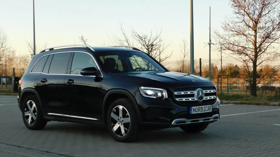 MERCEDES-BENZ GLB -