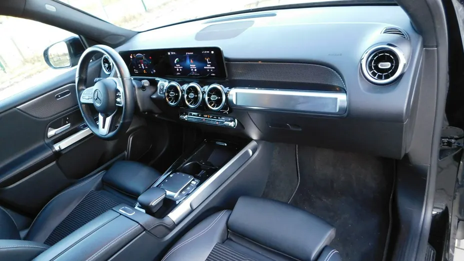 MERCEDES-BENZ GLB -